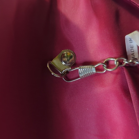 Elegant Red Lace Clutch - Picture 3 of 5